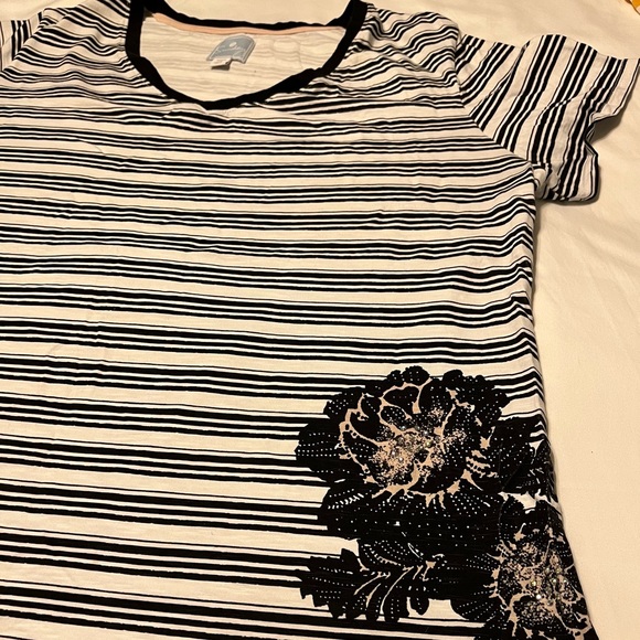 Black and white striped Sumday short sleeve shirt - Picture 2 of 6